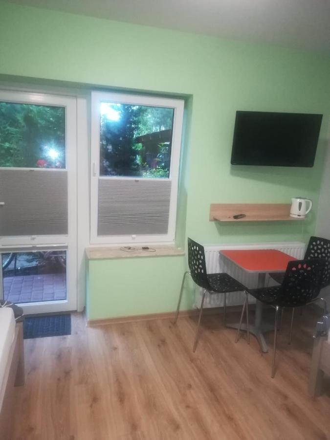 Noclegi Julia Pokoje 1-3 Parter Sniadanie Kontynentalne Kielce Exterior photo
