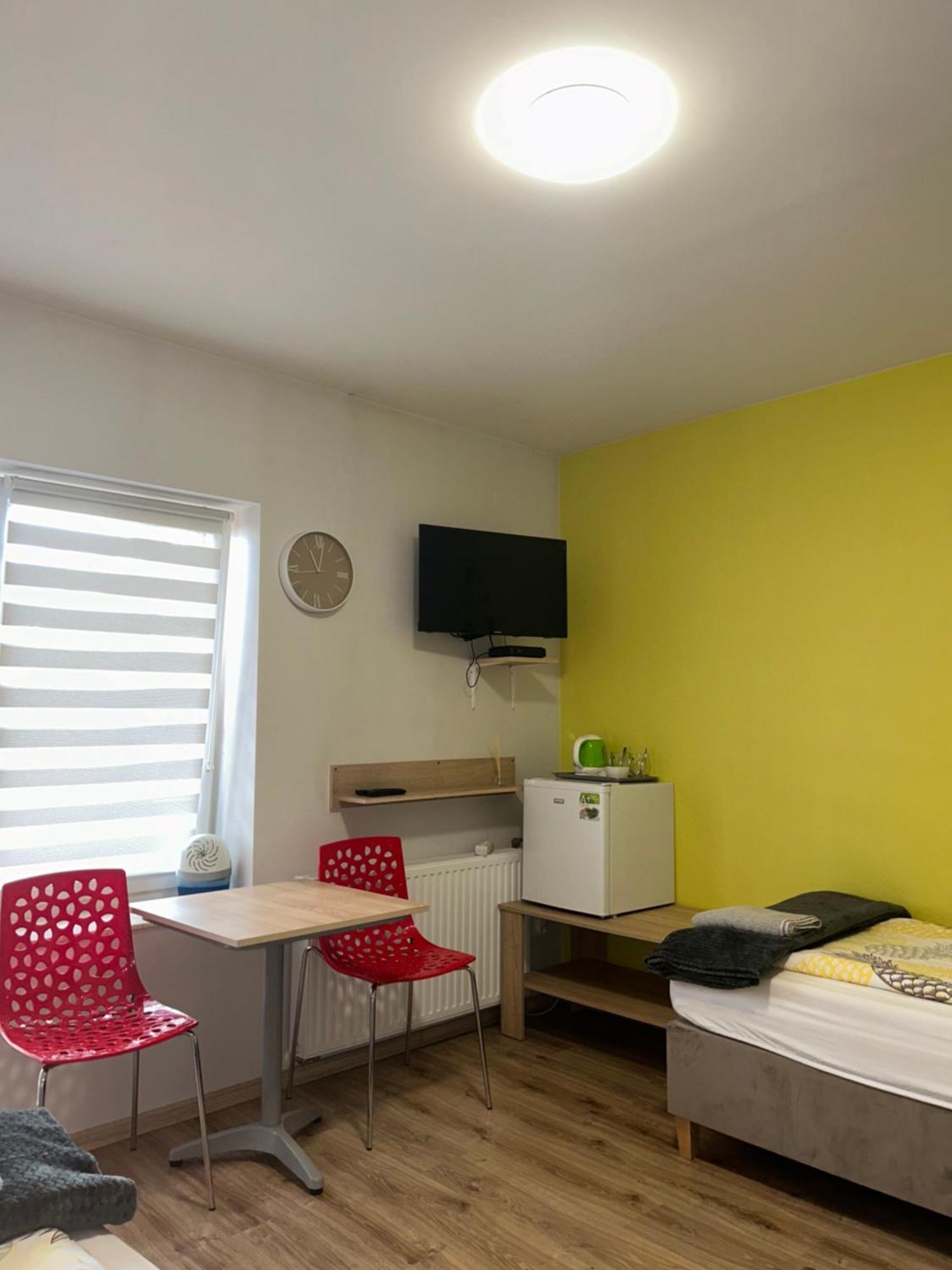 Noclegi Julia Pokoje 1-3 Parter Sniadanie Kontynentalne Kielce Exterior photo