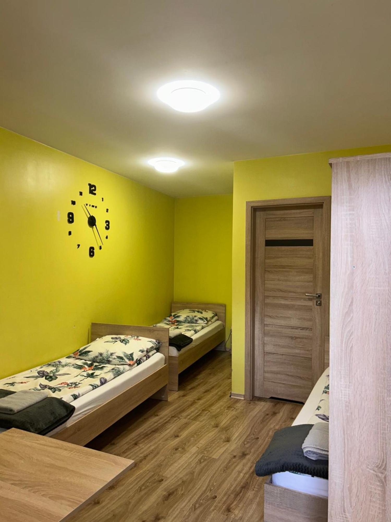Noclegi Julia Pokoje 1-3 Parter Sniadanie Kontynentalne Kielce Exterior photo
